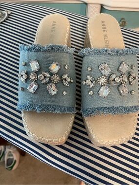 Anne Klein Blue Jean wedges with crystals sz 9.5